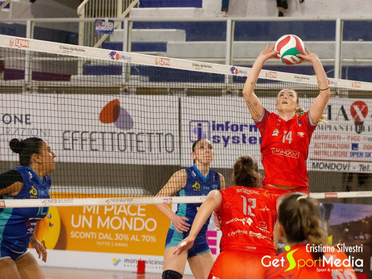 PROVINCIA GRANDA - Mondovì Volley: Sara Colombano in azione - foto Cristiano Silvestri