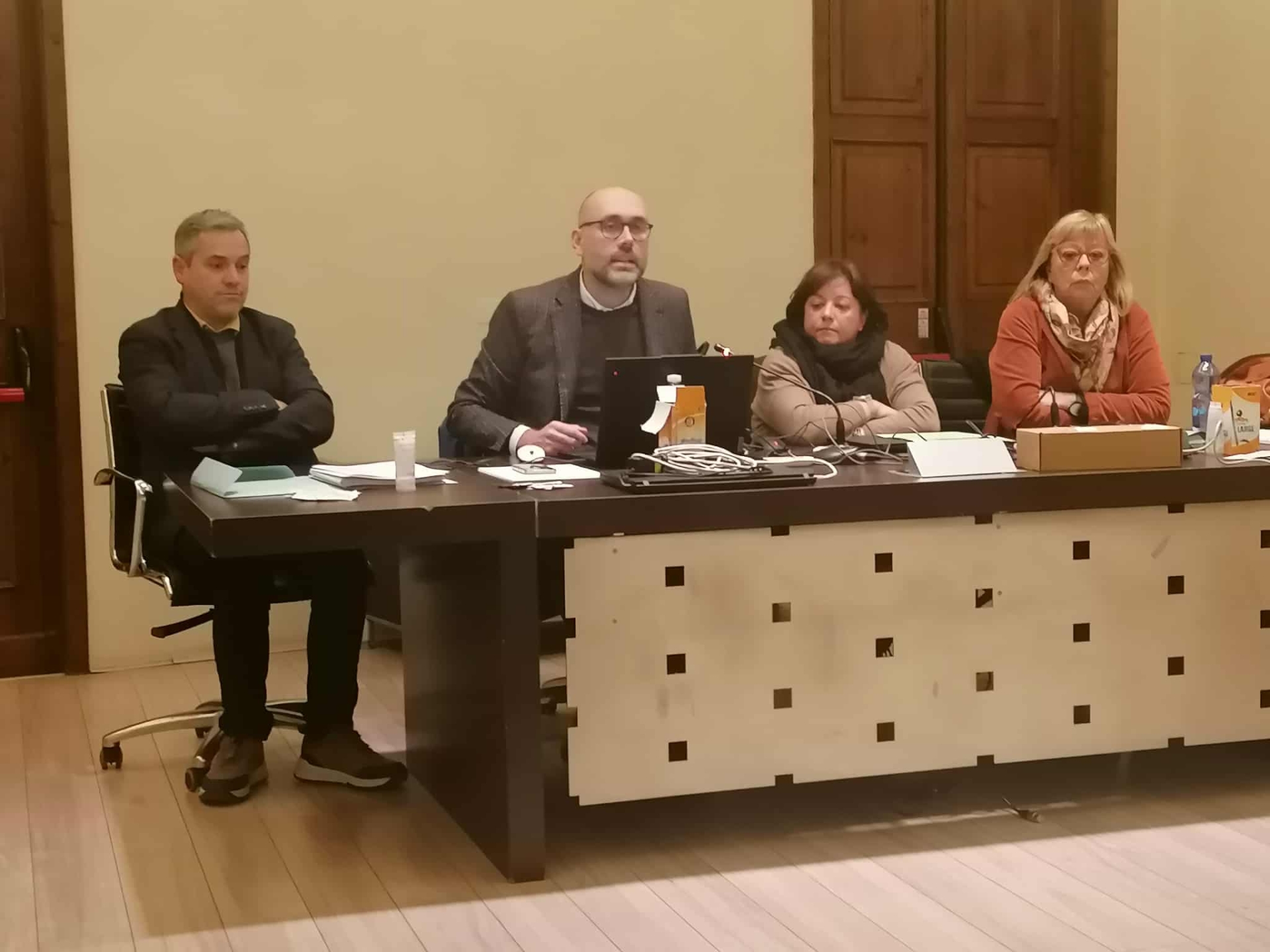 L intervento del sindaco di Mondovi Luca Robaldo durante l assemblea dell Acem di lunedi sera 1761644276926