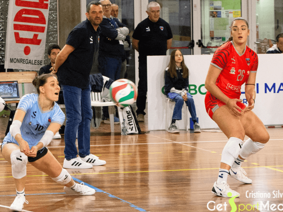 PROVINCIA GRANDA - Mondovì Volley: Il libero Monaco e la schiacciatrice Bole in azione - foto Cristiano Silvestri