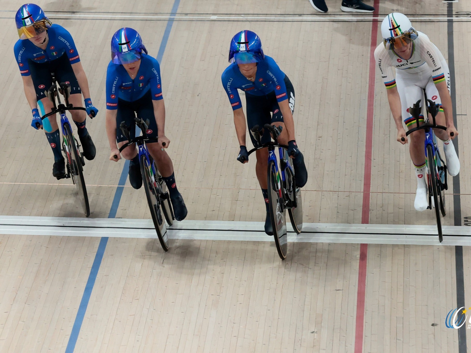 La partenza del quartetto femminile italiano inseguimento