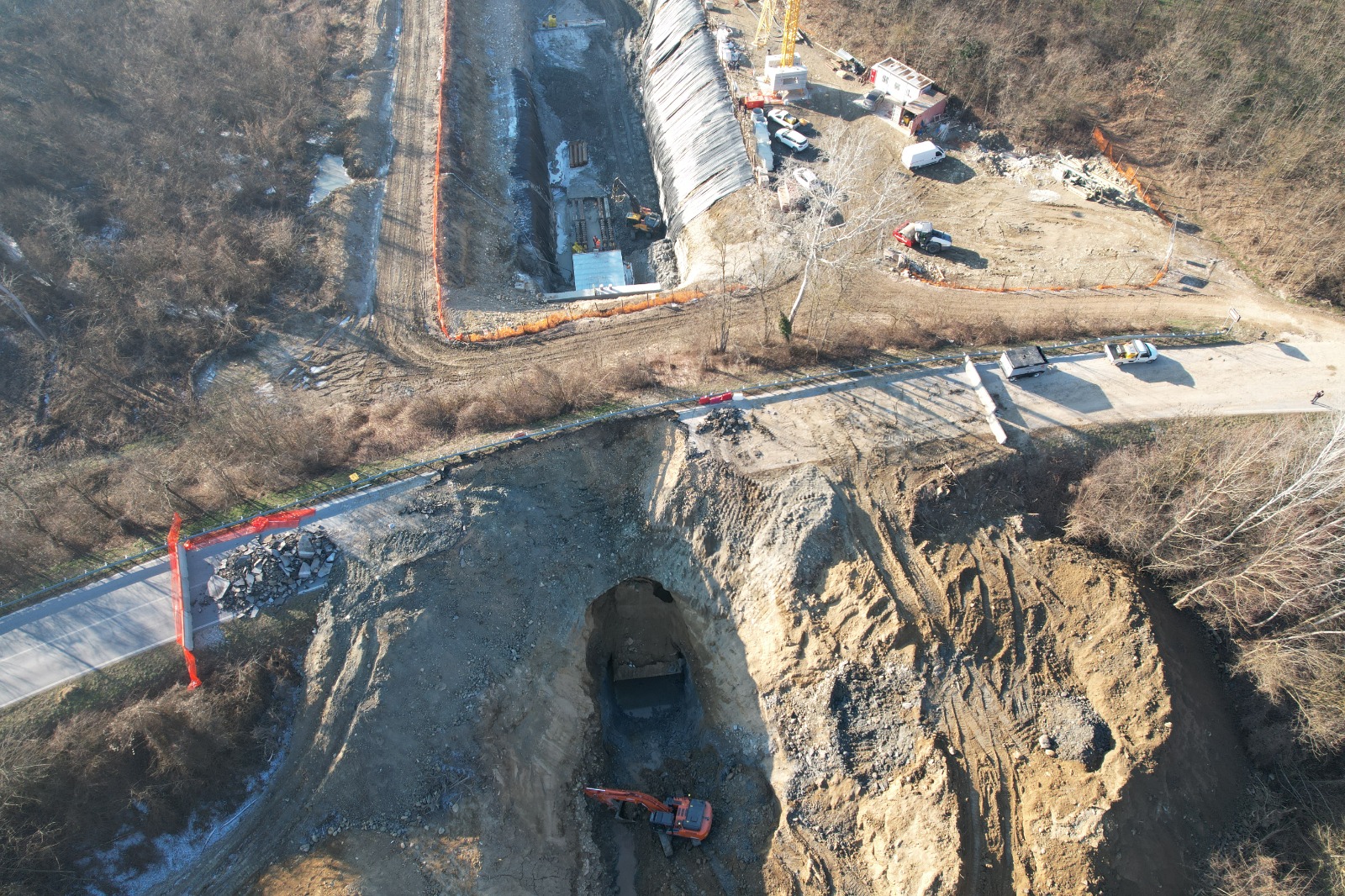PROVINCIA GRANDA - Una fase dei lavori nel tratto della Fondovalle tra Niella e Castellino Tanaro