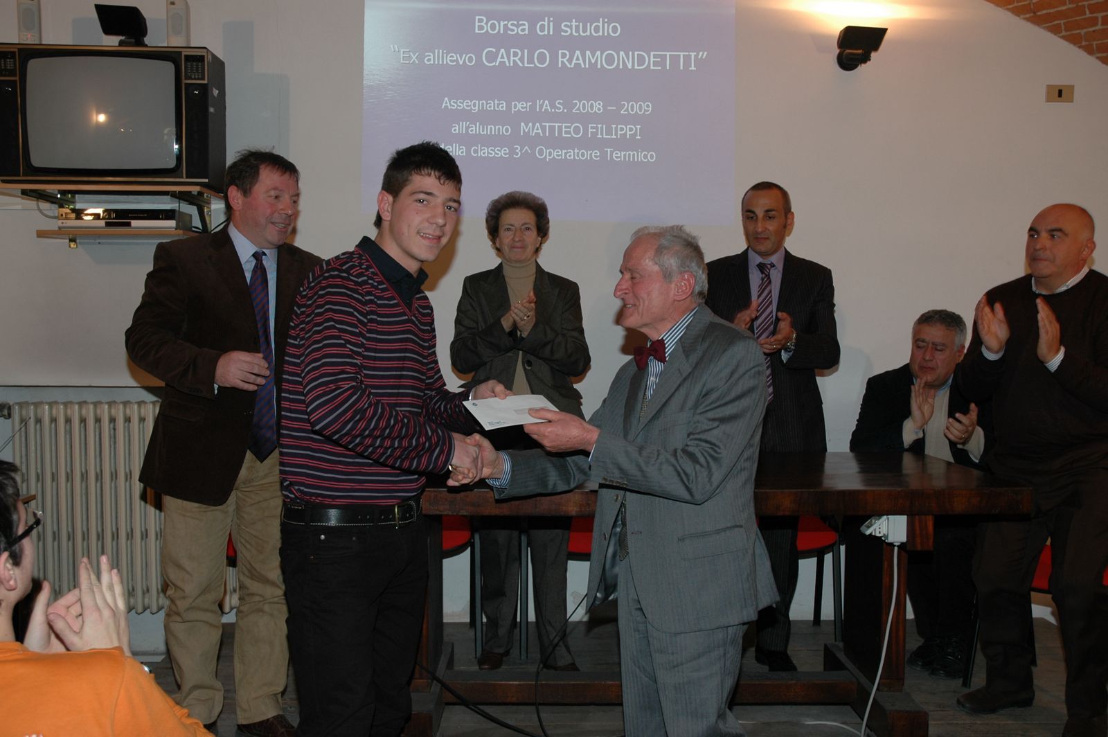 PROVINCIA GRANDA - Una premiazione della borsa di studio per gli studenti del "Garelli"