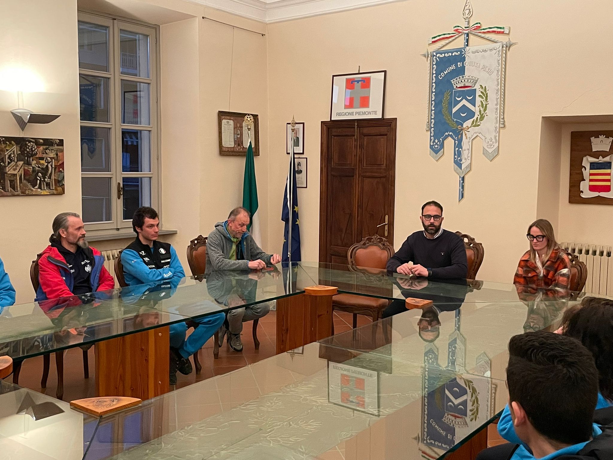 PROVINCIA GRANDA - Gli staff delle due Nazionali con il sindaco Baudino nella sala consigliare di Chiusa Pesio