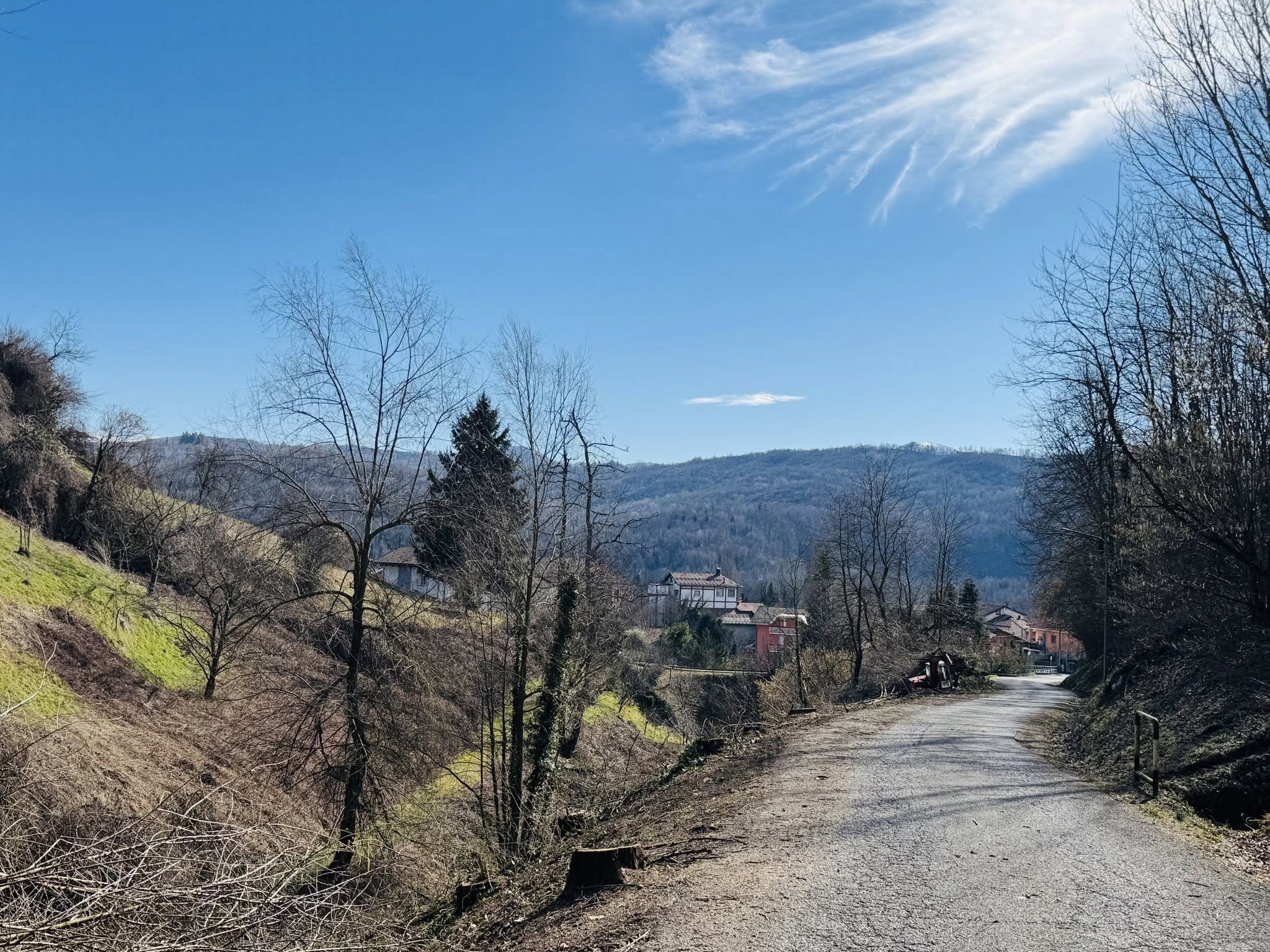 PROVINCIA GRANDA - Le operazioni in corso in via Castello a San Michele Mondovì