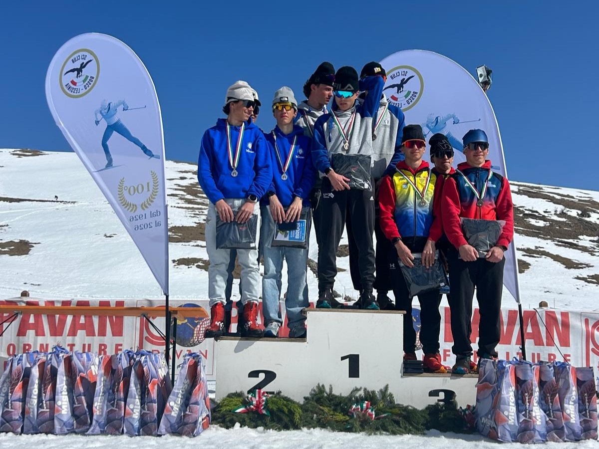 podio staffetta italiani Under 16