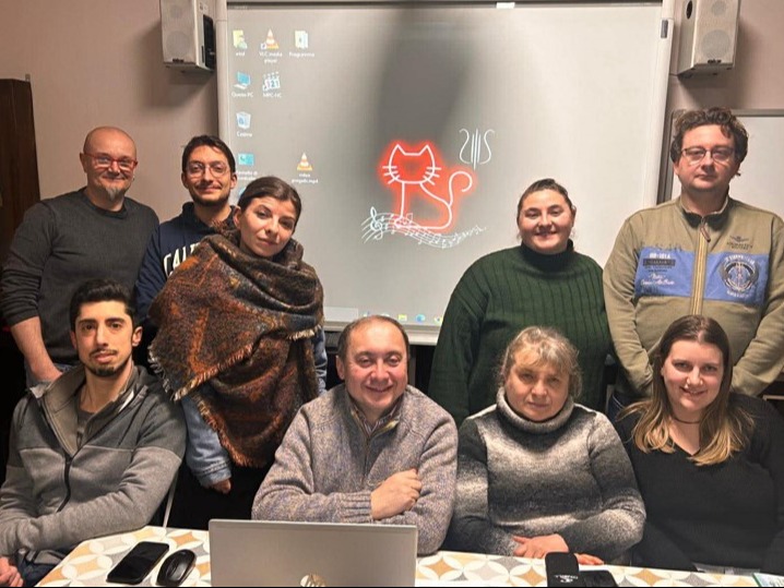 PROVINCIA GRANDA - La nuova presidente Maria Rosa Monchiero e gli altri membri del rinnovato direttivo della banda musicale de I Giovani di Farigliano