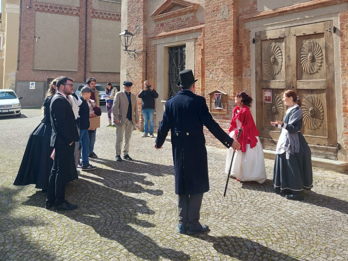 PROVINCIA GRANDA - Una scena in piazza Caduti