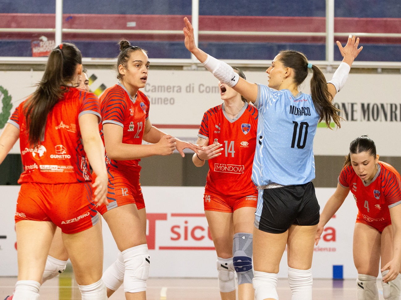 Mondovì esultanza volley