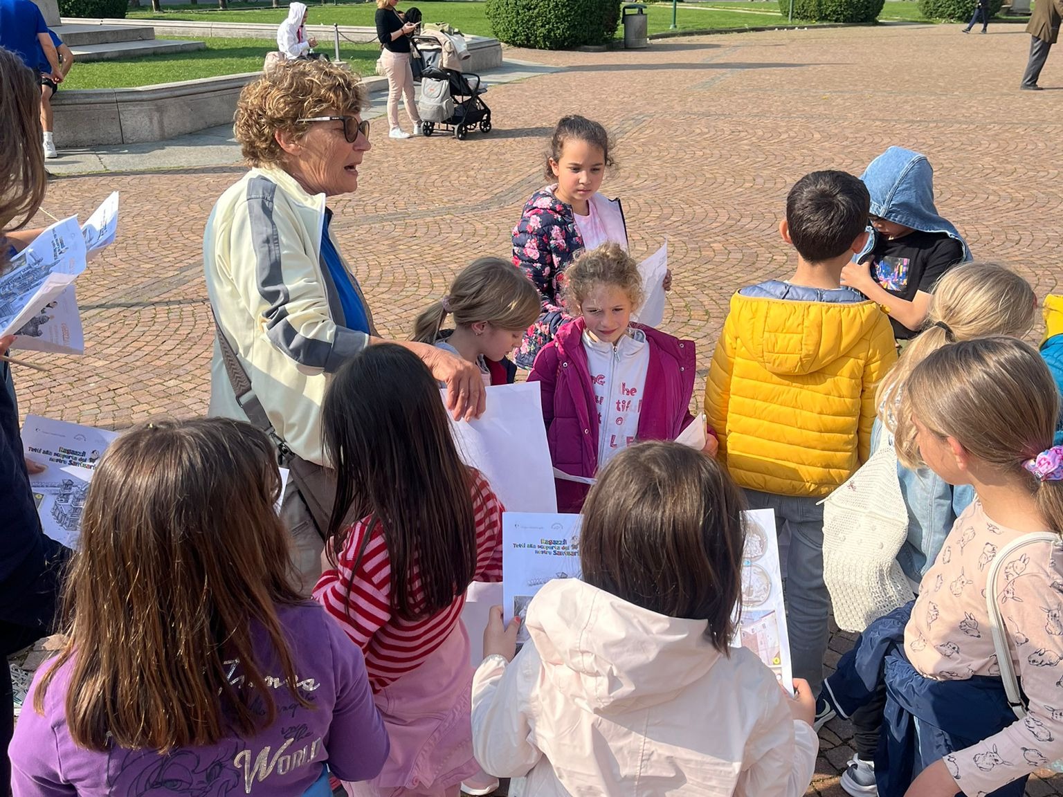 PROVINCIA GRANDA - I bambini partecipanti sul sagrato del Santuario di Vicoforte