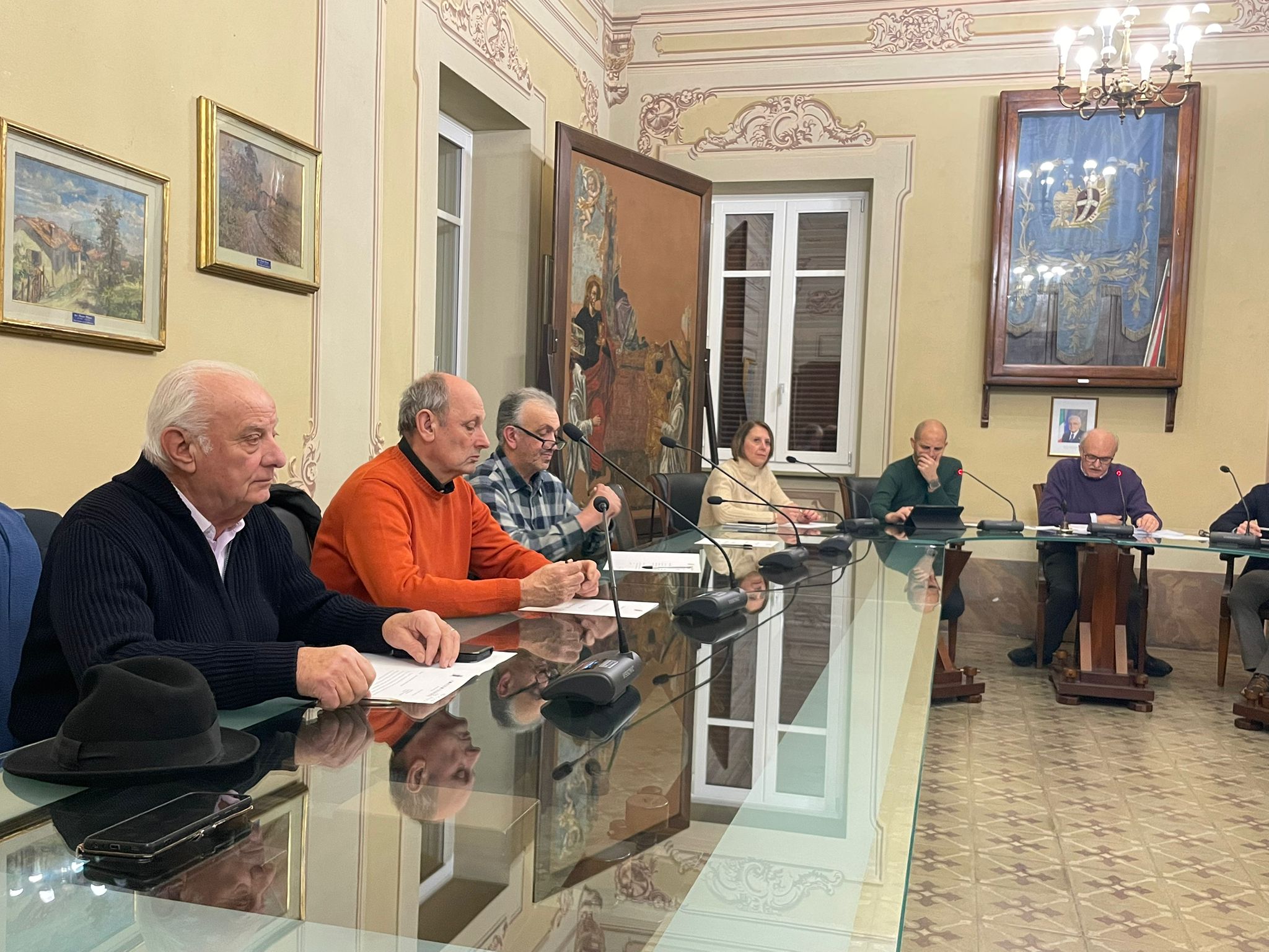 PROVINCIA GRANDA - I consiglieri di maggioranza durante una seduta