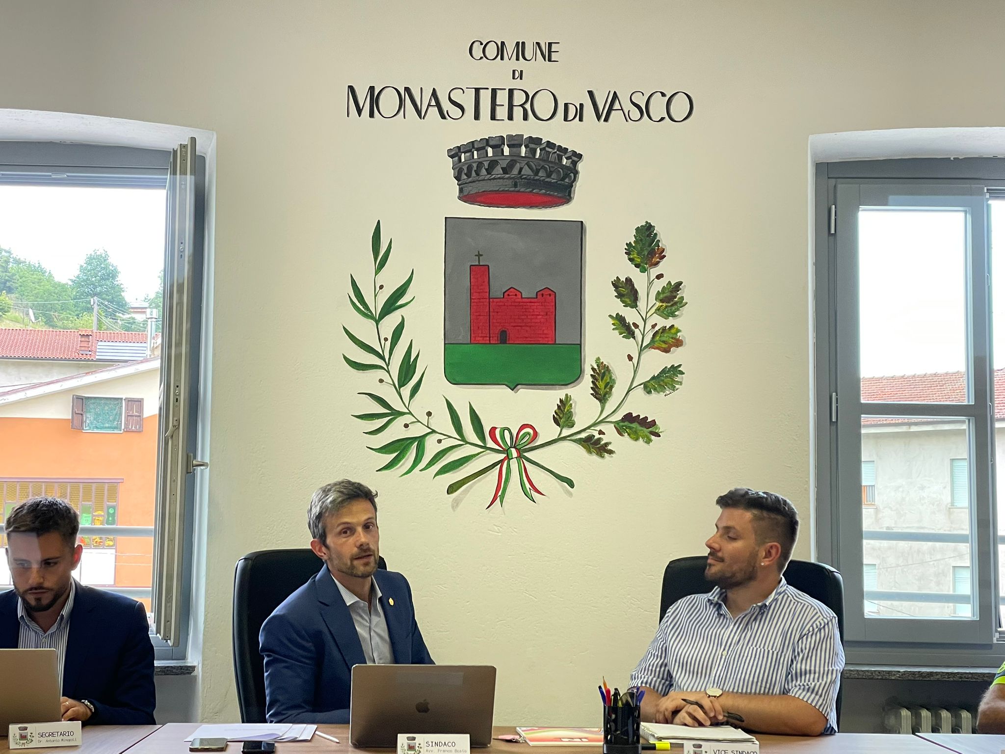 PROVINCIA GRANDA - Lo stemma comunale realizzato dall'artista Lucrezia Turco