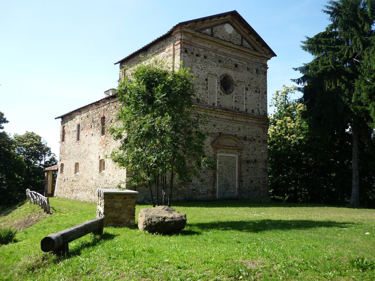PROVINCIA GRANDA - Chiesa di San Colombano a Monasterolo Casotto