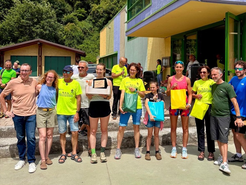 premiazione femminile trail Gemma sale langhe