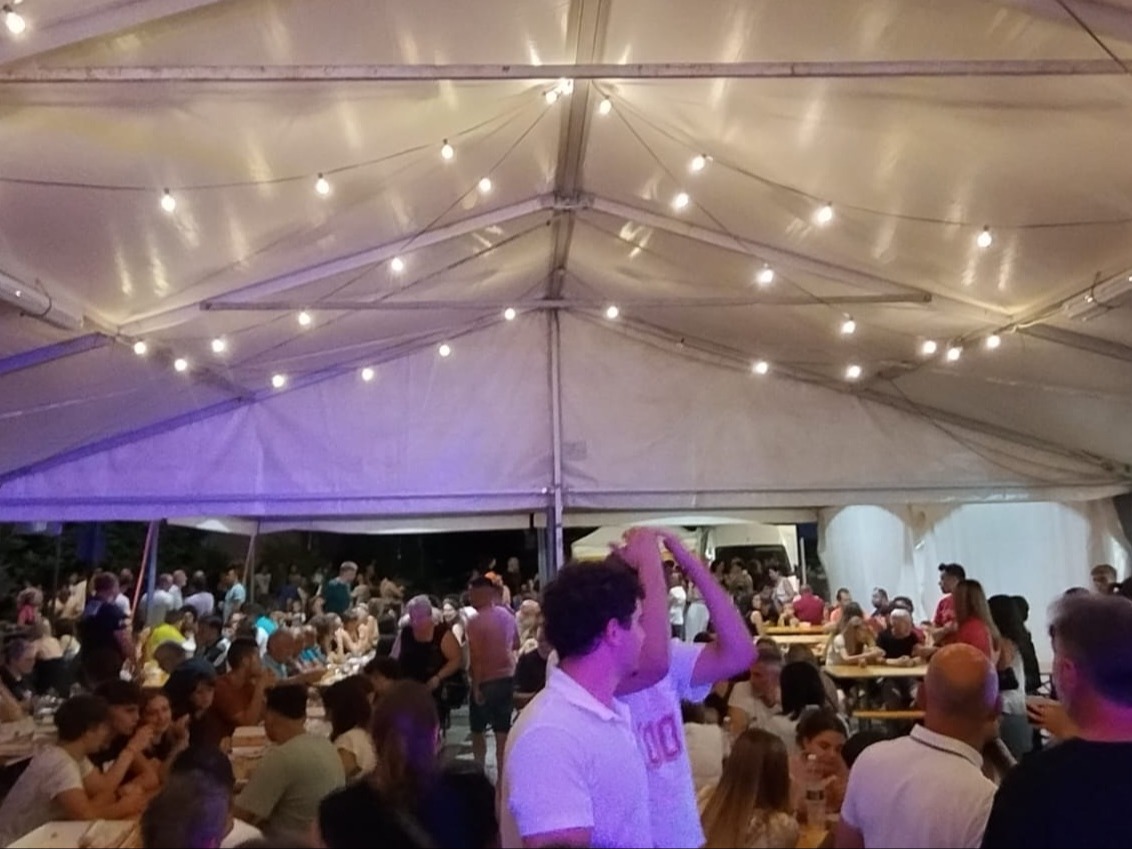 PROVINCIA GRANDA - Un'immagine della festa di venerdì sera