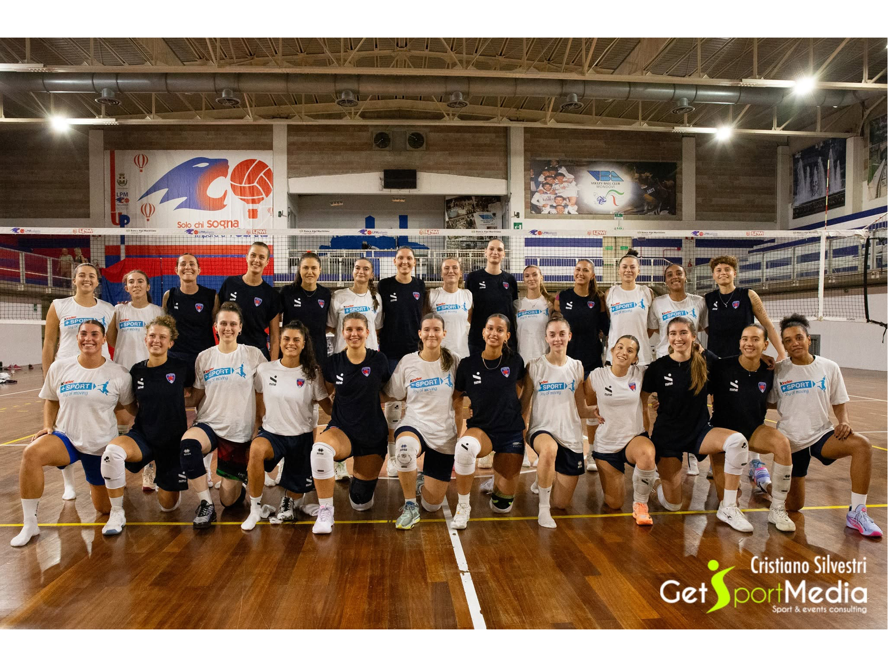 PROVINCIA GRANDA - Mondovì Volley e Alba Volley insieme dopo l'allenamento congiunto - foto Silvestri