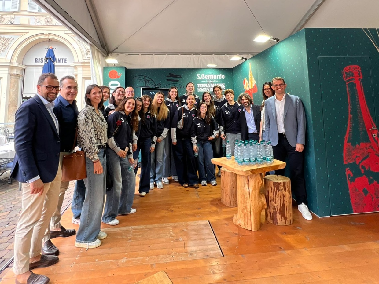presentazione acqua san bernardo Mondovì Volley