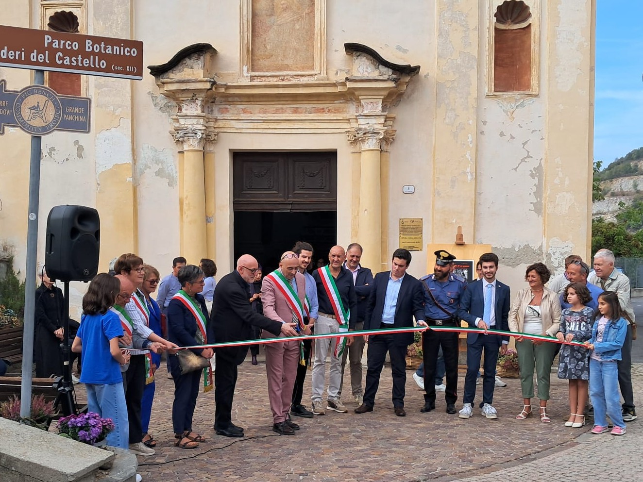 taglio nastro mostra Torre Luoghi paese