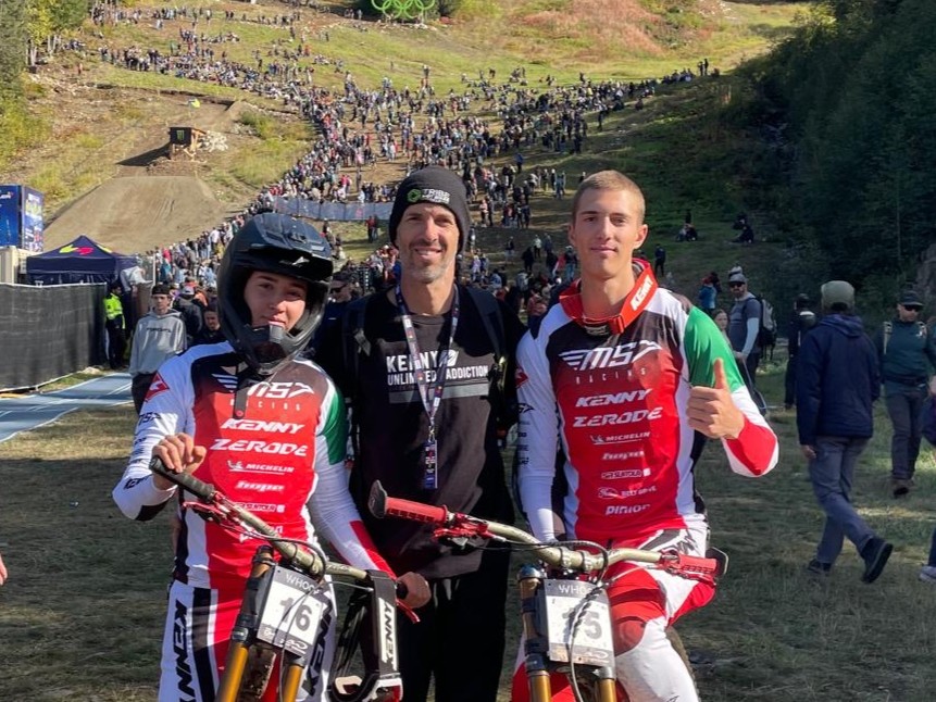 Andrea Bruno tra i figli Rebecca e Thomas