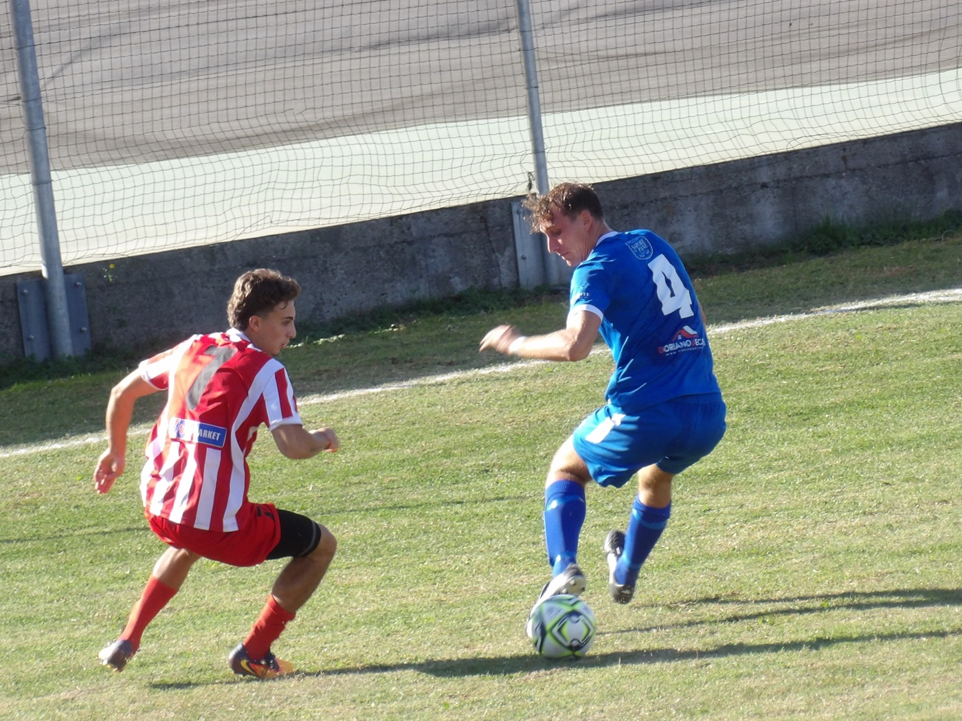Pepe (Benese) autore del 2-0 dribbla il difensore trinitese Gallo