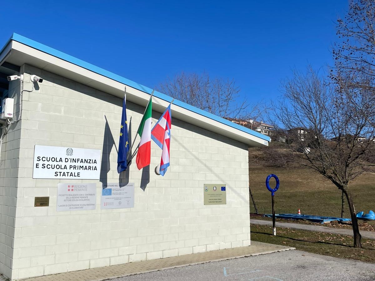 PROVINCIA GRANDA - L'edificio scolastico a Monastero