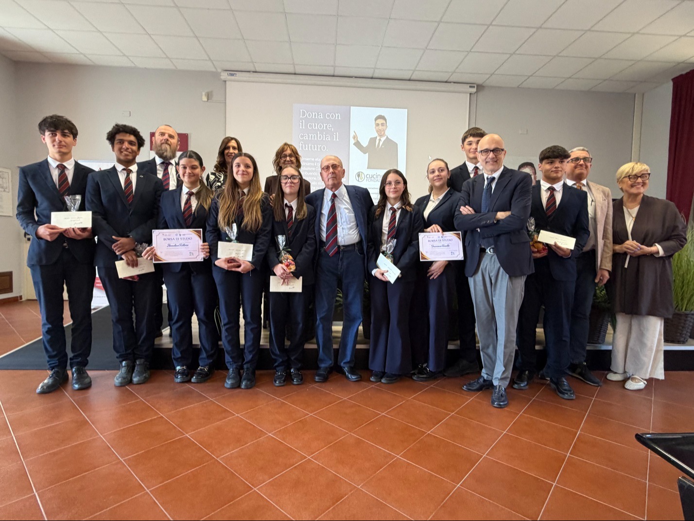 PROVINCIA GRANDA - Foto di gruuppo consegna borse di studio Alberghiero Mondovì 21 maggio 2026