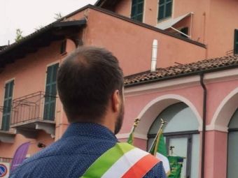 PROVINCIA GRANDA - Alzabandiera sindaco Carrù Nicola Schellino