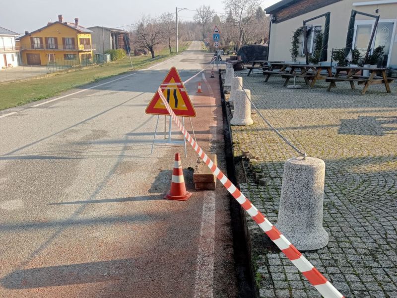 PROVINCIA GRANDA - Il nuovo cordolo a lato del bar To.rta