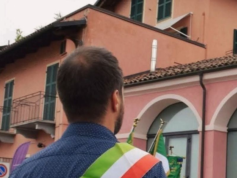 PROVINCIA GRANDA - Alzabandiera sindaco Carrù Nicola Schellino