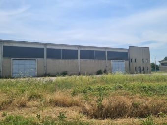 PROVINCIA GRANDA - Il capannone dove sono stipati i toner esausti in via Garibaldi a Carrù