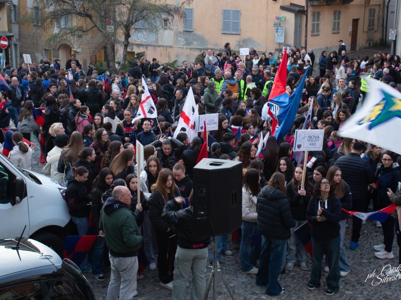 PROVINCIA GRANDA - Mondovì Volley: La sfilata per il Torneo della Ceramica - foto Cristiano Silvestri