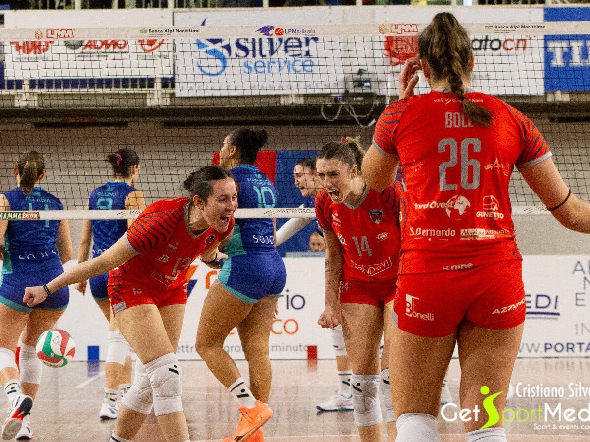 PROVINCIA GRANDA - Mondovì Volley: La gioia rossoblù - foto Cristiano Silvestri