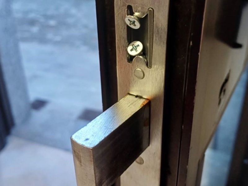 Farigliano portano via l’incasso della mattinata della cartoleria La Piazzetta durante la pausa pranzo