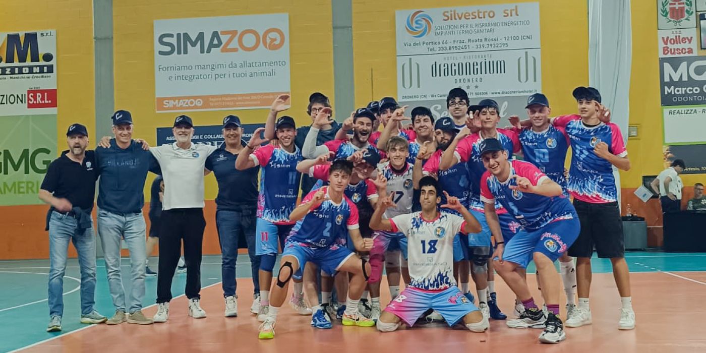PROVINCIA GRANDA - Il Villanova esulta dopo la promozione