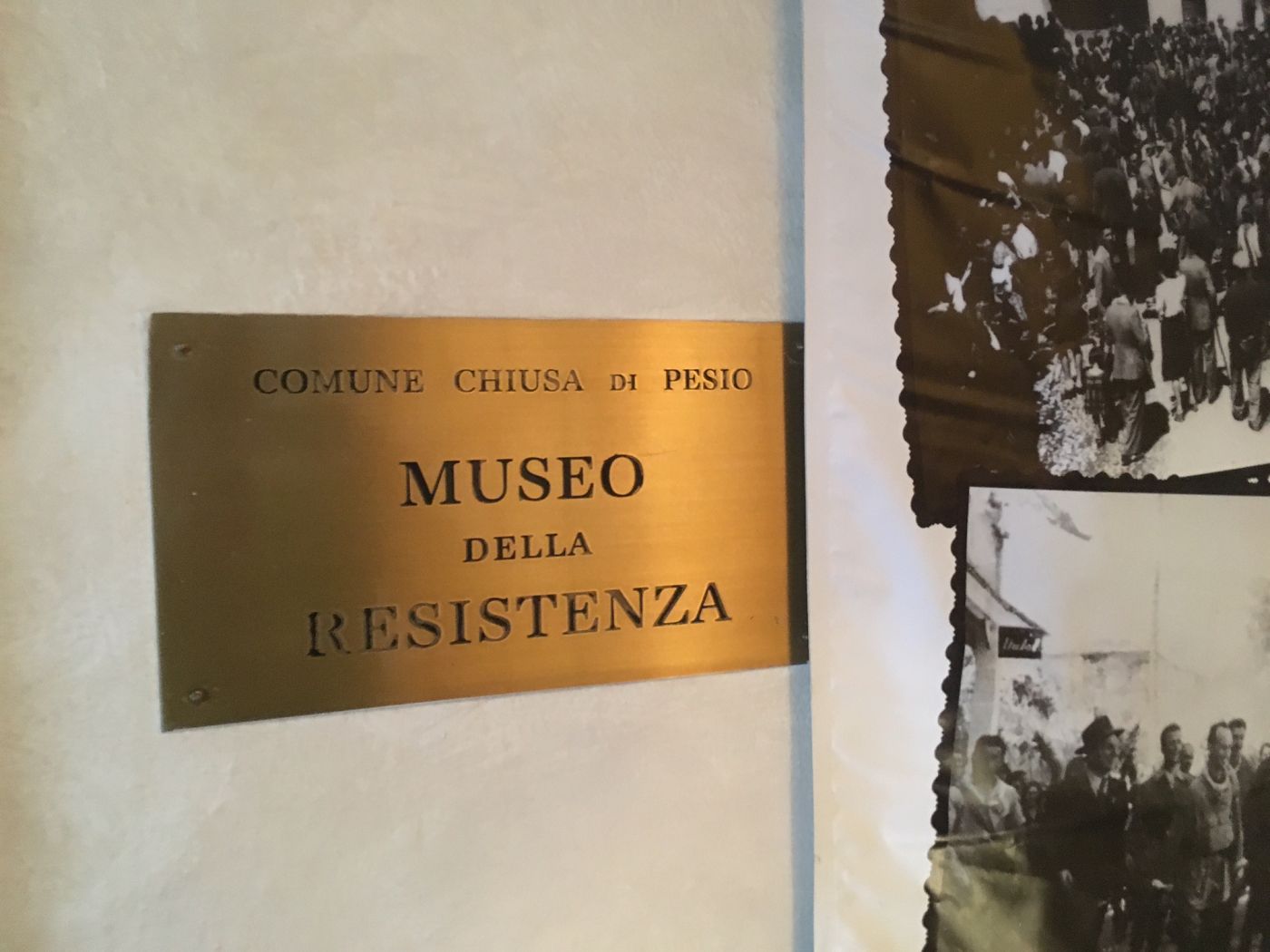PROVINCIA GRANDA - La targa all'ingresso del Museo della Resistenza di Chiusa Pesio