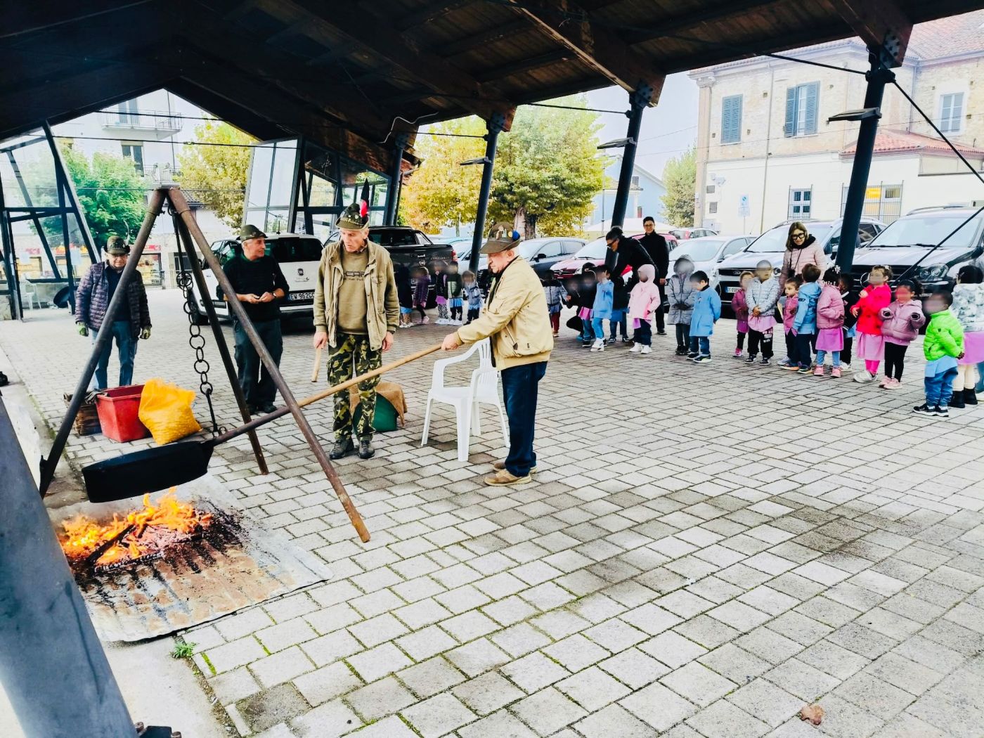 PROVINCIA GRANDA - La castagnata in piazza Umberto I