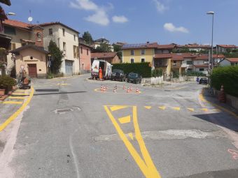 PROVINCIA GRANDA - La rotonda disegnata a terra in piazza San Sebastiano