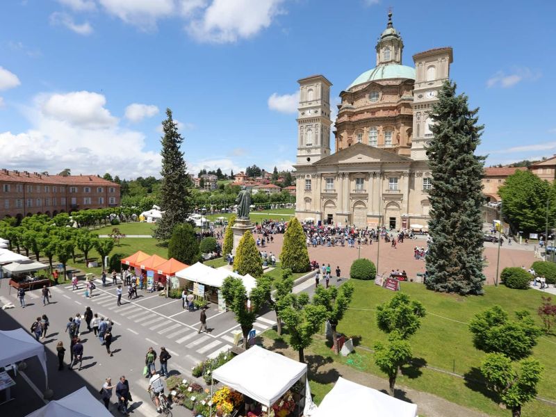 PROVINCIA GRANDA - Una veduta aerea dell'area espositiva davanti alla Basilica