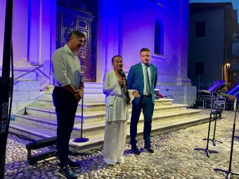 PROVINCIA GRANDA - Il sindaco Aimone con la vedova di Nini Rosso nel 2024