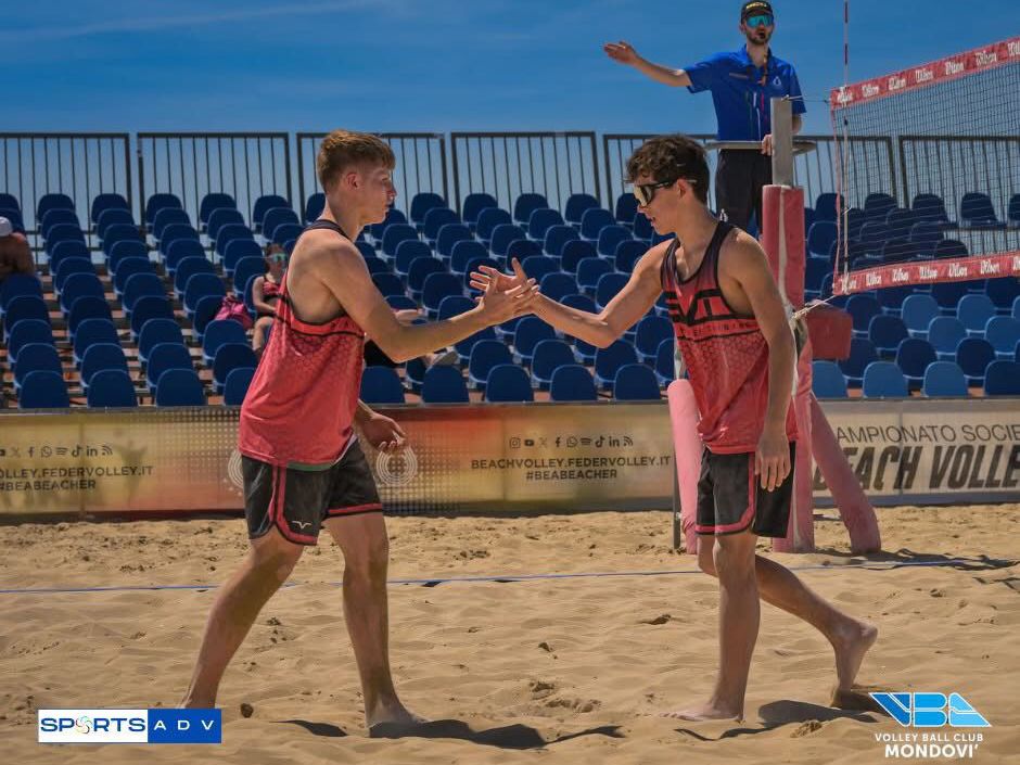 PROVINCIA GRANDA - Cuniberti e Sfriso durante un match del torneo