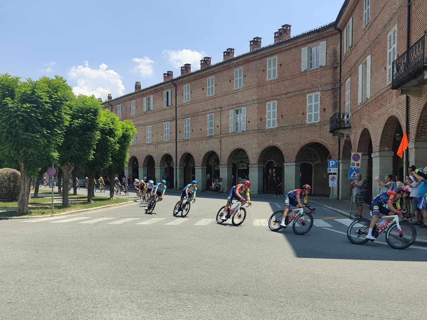 PROVINCIA GRANDA - Il recente passaggio degli Italiani di ciclismo
