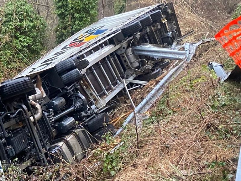 PROVINCIA GRANDA - Tir fuori strada sulla Sp 31