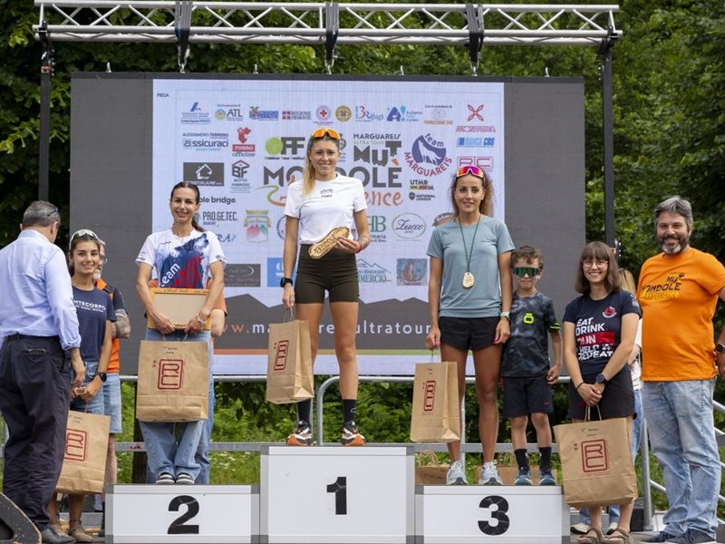 podio femminile 25 km Mut