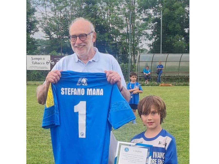 Stefano Mana premiato dal nipote Francesco