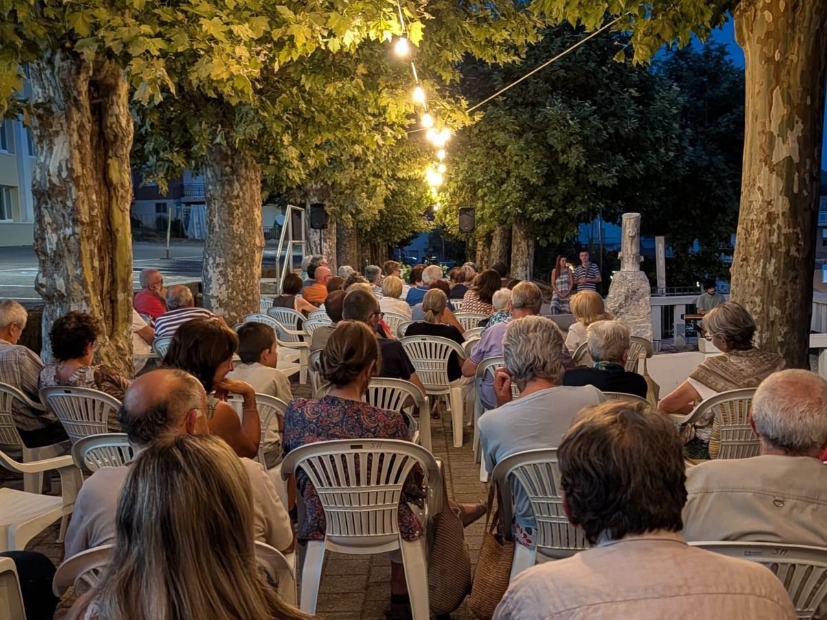 PROVINCIA GRANDA - Gli spettatori sotto il viale a San Michele