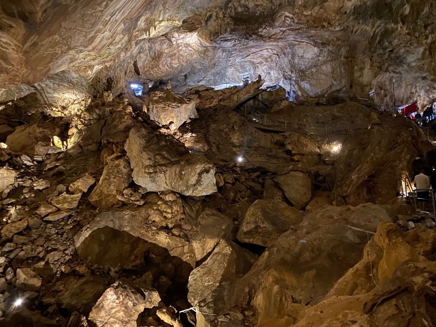 PROVINCIA GRANDA - L'interno delle Grotte di Bossea