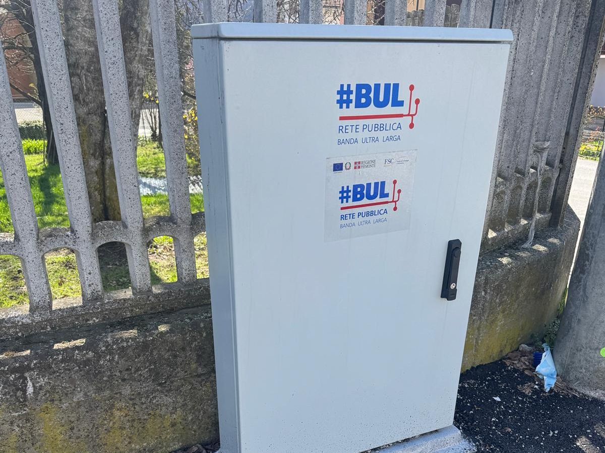 PROVINCIA GRANDA - Una cabina della BUL a San Michele Mondovì