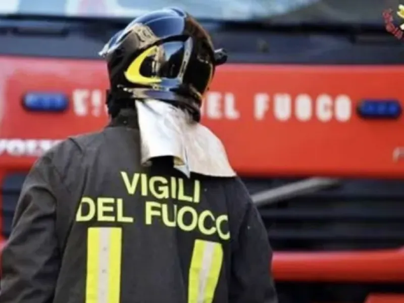 PROVINCIA GRANDA - Mondovì: auto si ribalta alla rotonda del Parco commerciale