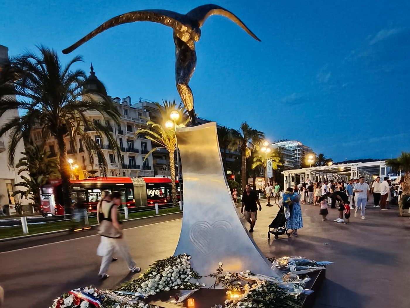 PROVINCIA GRANDA - Il monumento che ricorda le vittime sulla Promenade des Anglais