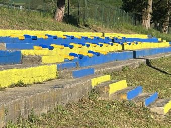 PROVINCIA GRANDA - Installazione seggiolini gradinata Clavesana Calcio