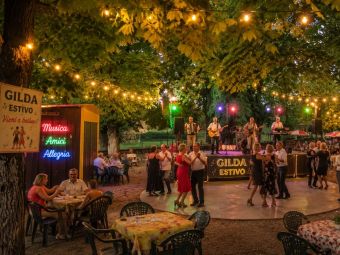 PROVINCIA GRANDA - Un'immagine di una serata danzante a Niella